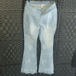 No Boundaries Light Blue Denim Jeans with Gold Stitching